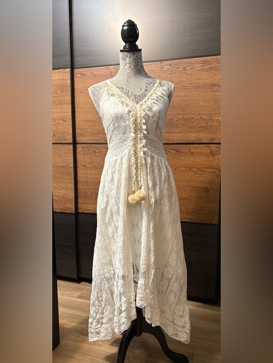 Dresses & Skirts - Women's Lace V-Neck Cream Maxi Dress with Pom Tie